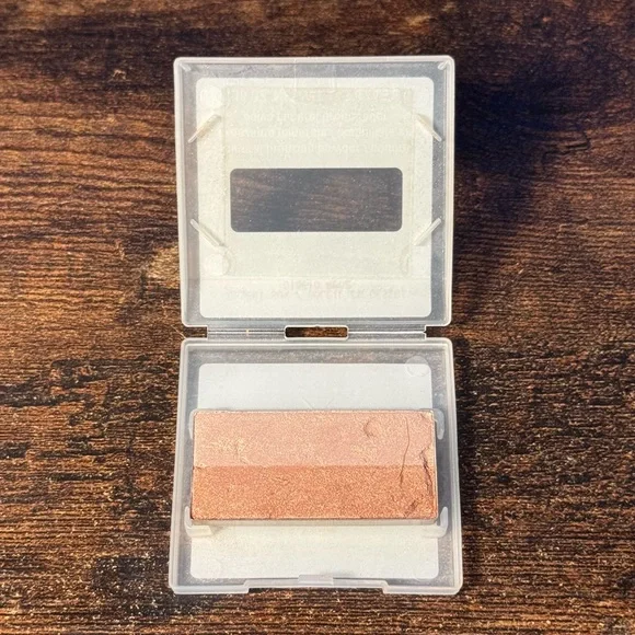 Mary Kay Mineral Bronzing Powder - Desert Sun - .16 oz. - Picture 3 of 3